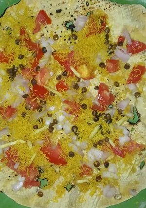 A picture of Masala papad.