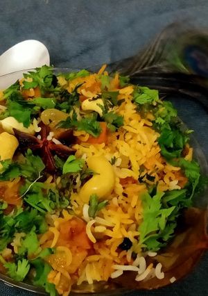 વેજ દમ બિરયાની (Veg Dum Biryani Recipe in Gujarati) રેસીપી મુખ્ય ફોટો