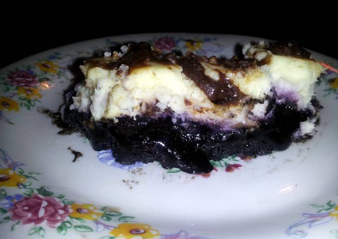 Blueberry oreo cheesecake bars