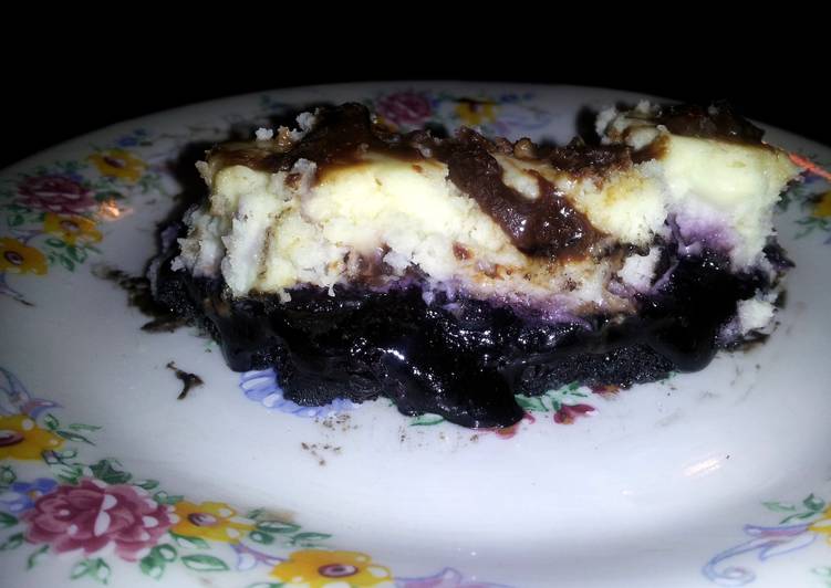 Blueberry oreo cheesecake bars