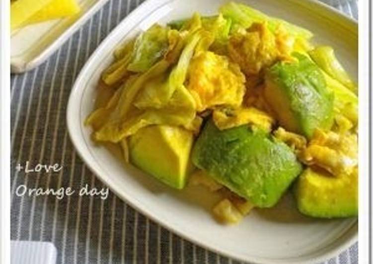 Easiest Way to Cook Yummy Fried Eggs with Avocado and Cabbage