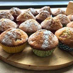 A picture of Rhubarb muffins.