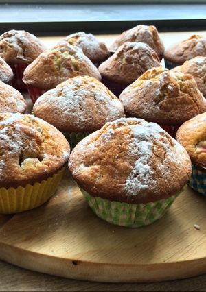 A picture of Rhubarb muffins.