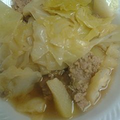 A picture of Cabbage, chayote, and beef.
