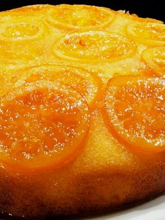 Una foto de Pastel de naranja invertida