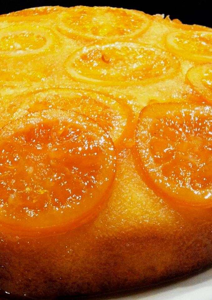Una foto de Pastel de naranja invertida