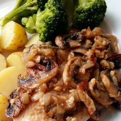 A picture of Vickys Rosemary Chicken with Onion & Mushrooms GF DF EF SF NF.