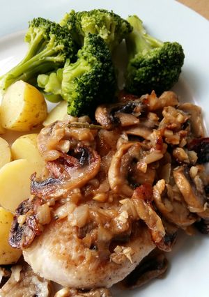 A picture of Vickys Rosemary Chicken with Onion & Mushrooms GF DF EF SF NF.