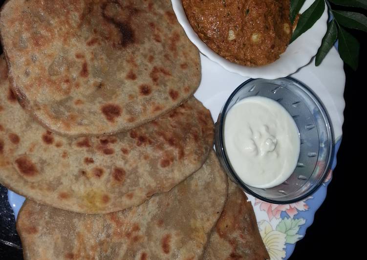 Aloo paratha with tomato garlic chutney and curd