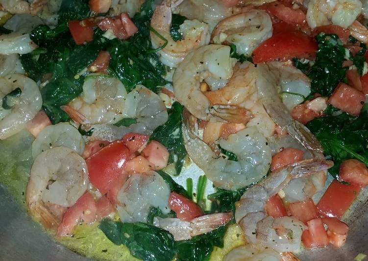 Simple Way to Prepare Super Quick Homemade Shrimp and Baby Spinach over Fettuccine