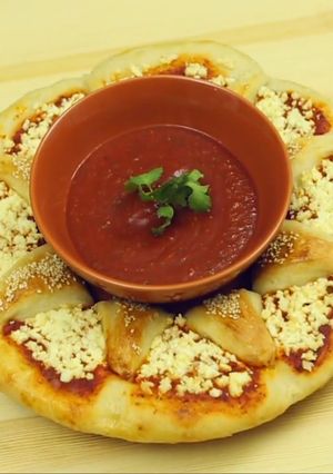 صورة لوصفة طريقة عمل بيتزا بشكل وردة