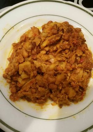 A picture of Porriage beans with yam and dry fish.