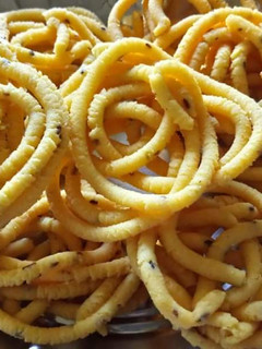 தேங்காய் பால் முறுக்கு (Thenkaai paal murukku recipe in tamil) செய்முறை முக்கிய புகைப்படம்