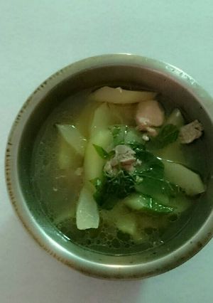 A picture of Tinola(with papaya and chicken)FILIPINO STYLE.