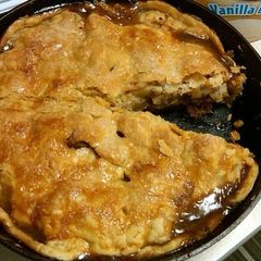 A picture of Cast Iron Skillet Apple Pie.