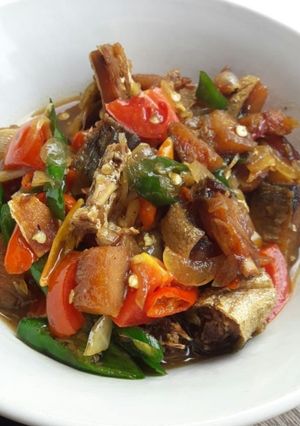 Foto resep Ikan Asin Cabe Ijo Praktis dan Endeeessss