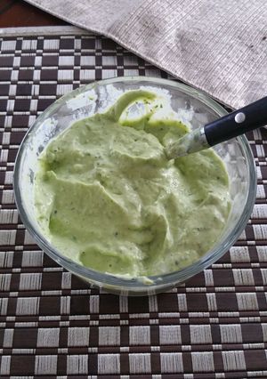 A picture of Spicy Avacado Cream Sauce.