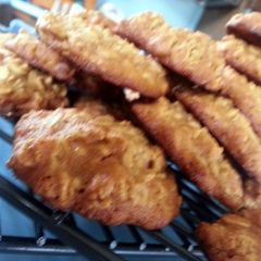 A picture of Skye's applesauce oatmeal cookies.