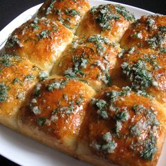 A picture of ‘Pampushky’ Ukrainian Bread Rolls.
