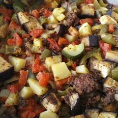 A picture of Mixed veggies with ground beef.