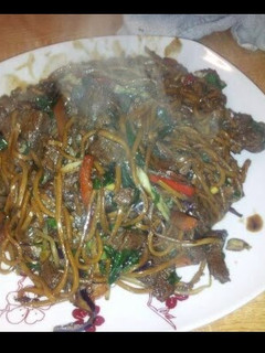 A picture of Beef chow mein.