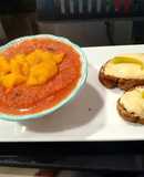 Gazpacho de Mango con Tostas Gratinadas