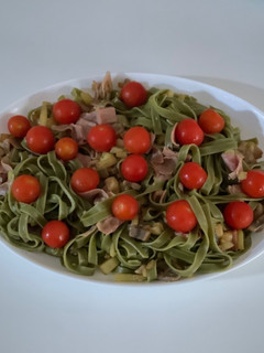 Una foto de Pasta de verduras con jamón cocido