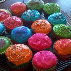 A picture of Tye dye cupcakes.