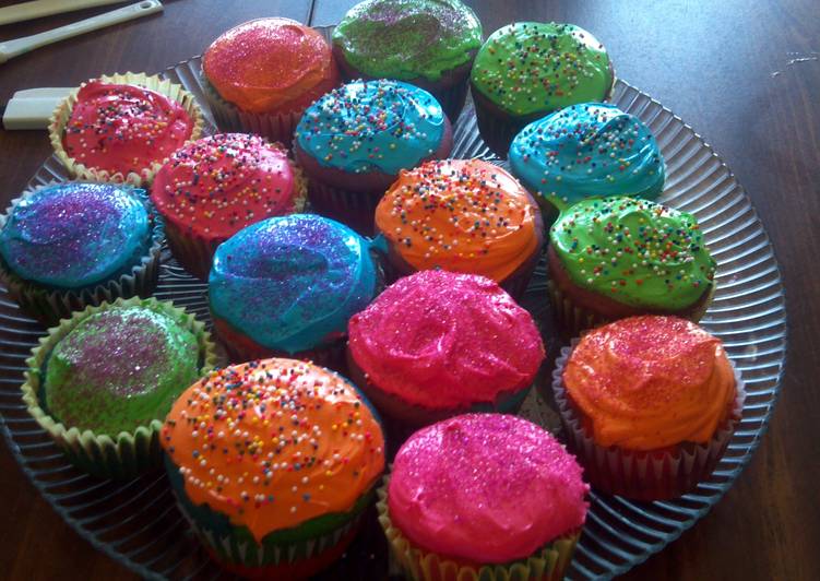 Tye dye cupcakes