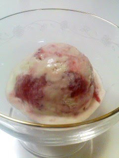 A picture of Strawberry & Cream Cheese Ice Cream.