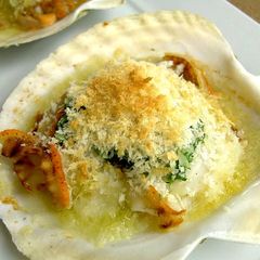 A picture of Burgundy-style Scallops.