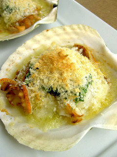 A picture of Burgundy-style Scallops.