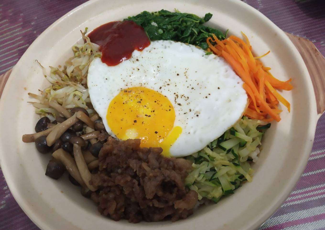 Clay pot bibimbap