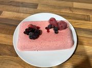 Una foto de helado de fruta congelada