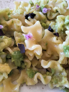 Una foto de Pasta con aguacate 🥑