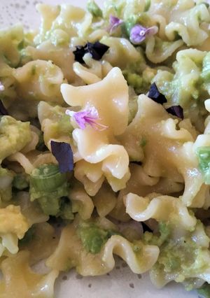 Una foto de Pasta con aguacate 🥑