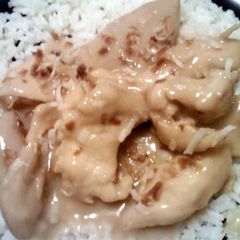 A picture of Creamy Coconut Crockpot Chicken.