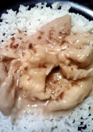 A picture of Creamy Coconut Crockpot Chicken.