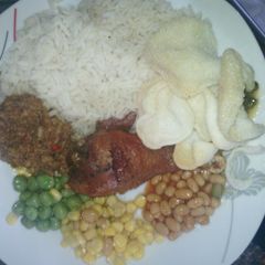 A picture of White Rice and Abykahuna Sauce with peppered saulted baked beans,sweet corn and green peas with driz.