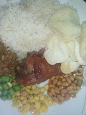 Easy Way Make Recipe White Rice and Abykahuna Sauce with peppered saulted baked beans,sweet corn and green peas with driz that is Can Pamper Your Tongue, Tasty}