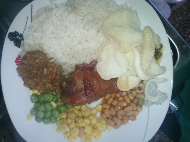 Easy Way Make Recipe White Rice and Abykahuna Sauce with peppered saulted baked beans,sweet corn and green peas with driz that is Can Pamper Your Tongue, Tasty}