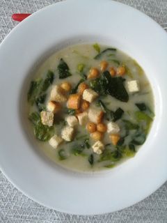 Egyszerű sálataleves recept fotója
