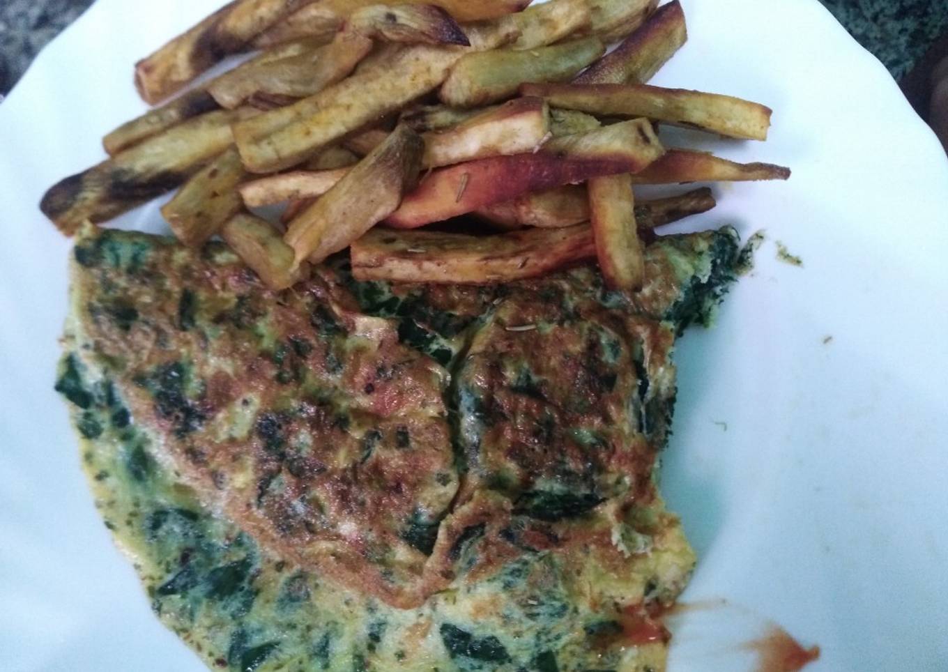 Omelette de espinaca, y batatas al horno