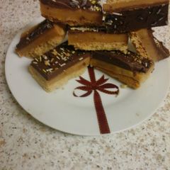 A picture of Auntie Janes Caramel Shortcake.