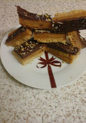 A picture of Auntie Janes Caramel Shortcake.