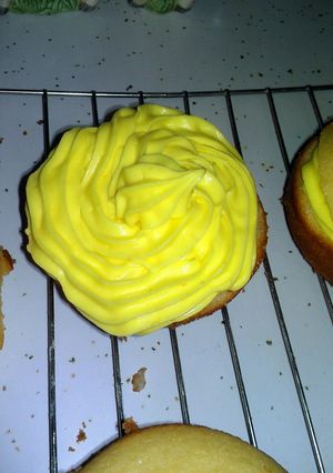 A picture of Ty Orange cream cheese frosting.