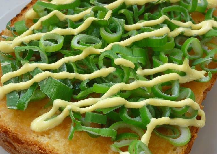 Steps to Make Speedy Miso and Green Onion Mayonnaise Toast