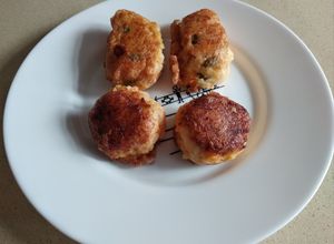 Foto principal de Croquetas alargadas y redondas de arroz