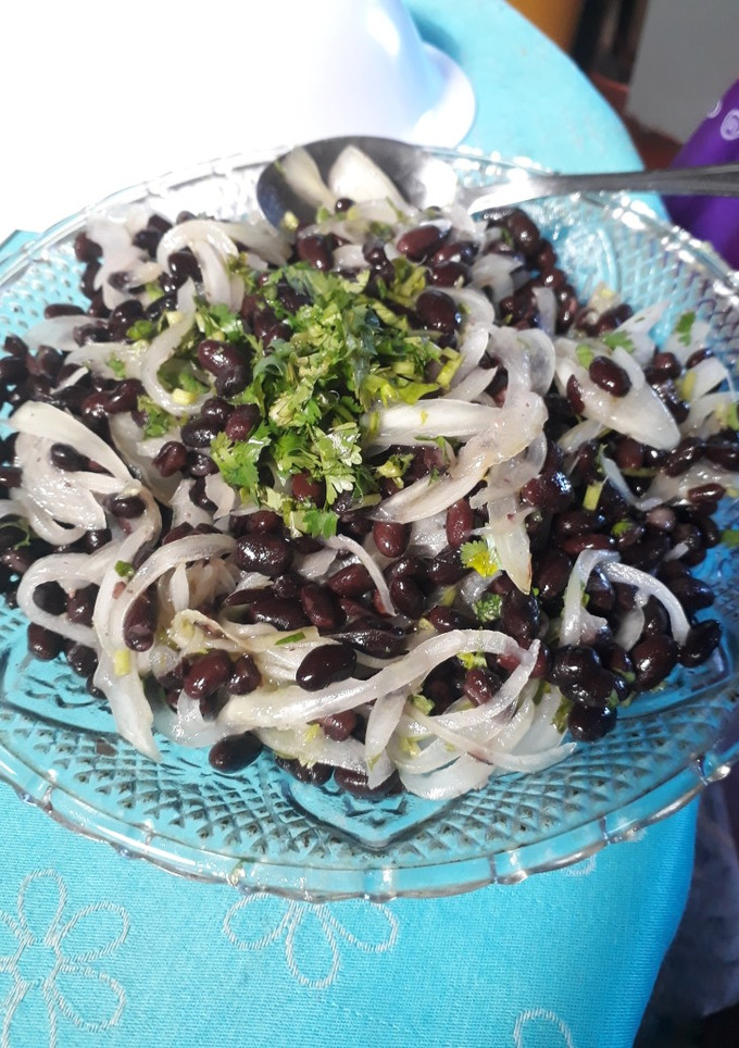 Una foto de Ensalada de porotos negros