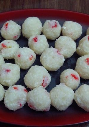 A picture of Sparkle Ladoos.